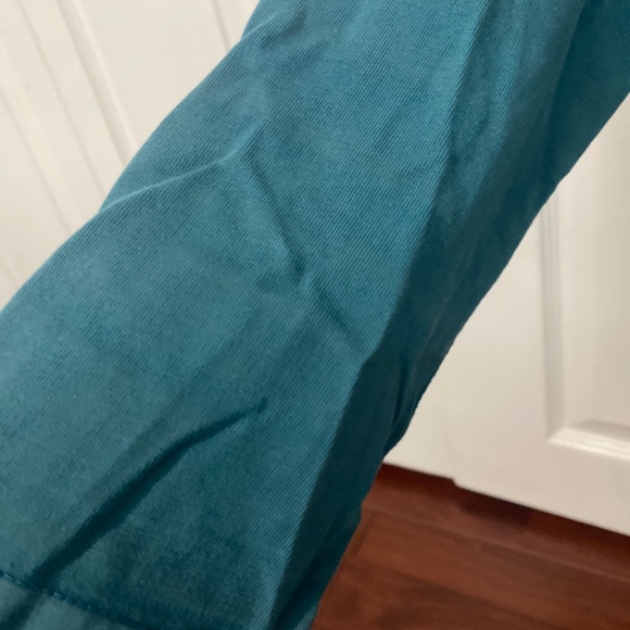 TBJ Jeans TOP    Medium Size     Long Sleeve shirt with V neck - Picture 2 of 9